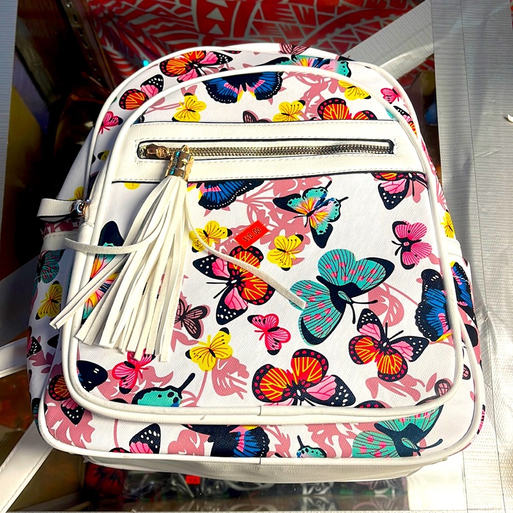 Butterfly Backpack (White) w/ Adjustable Handles. Three Zippers (L)(M)(S)